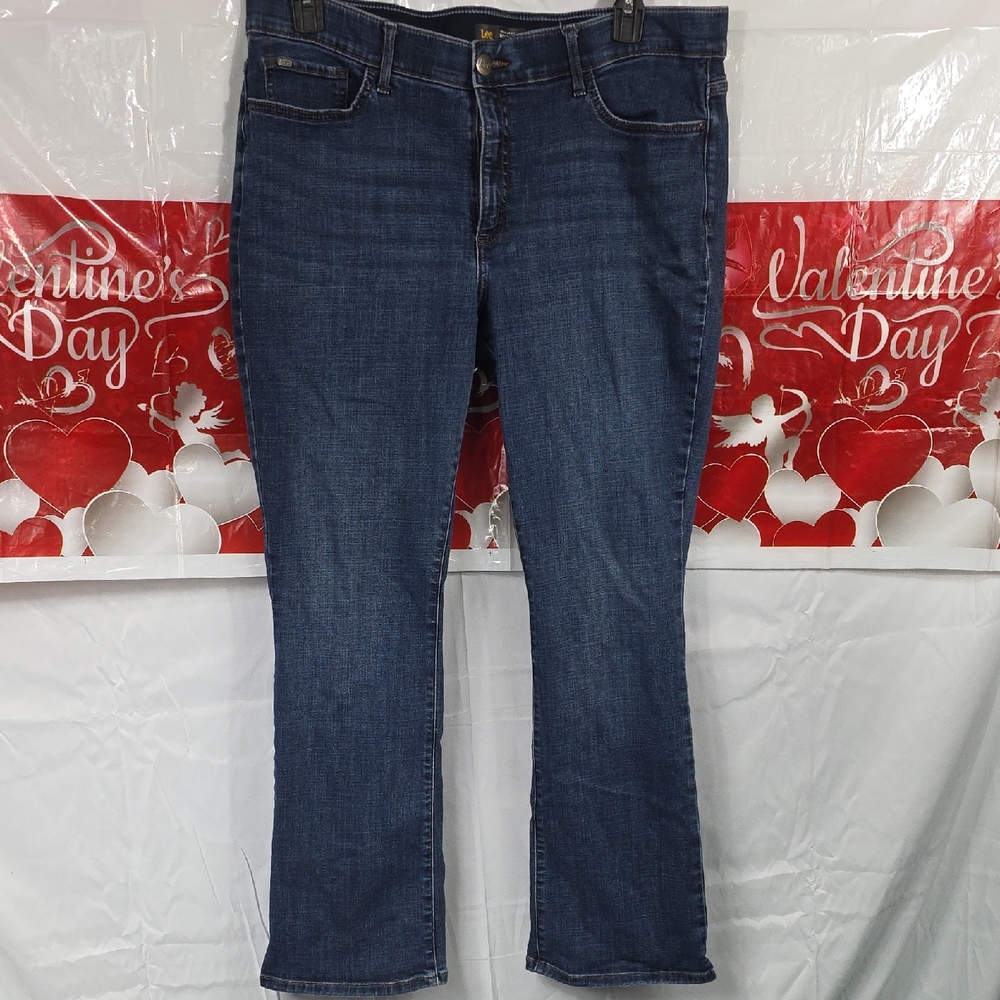 Lee Women's Dark Blue Bootcut Mid Rise Regular Fit Jeans 18 Medium (W501)